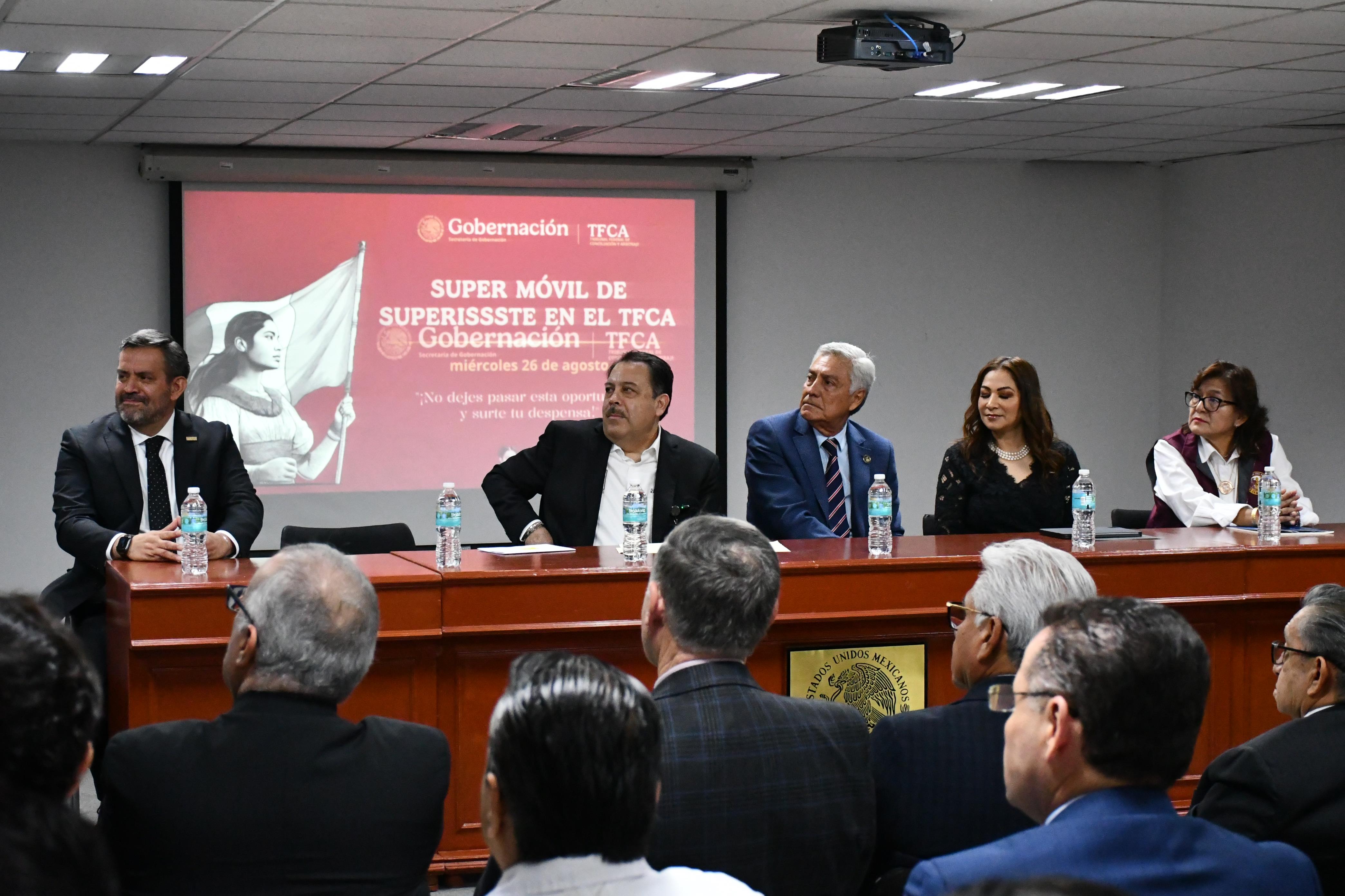 Inauguración de la Unidad Móvil de SuperISSSTE en el Tribunal Federal de Conciliación y Arbitraje